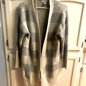 Medium two tone gray cardigan